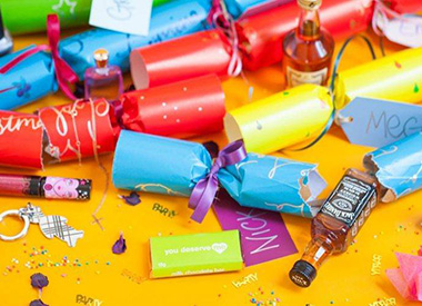 DIY Christmas Party Crackers